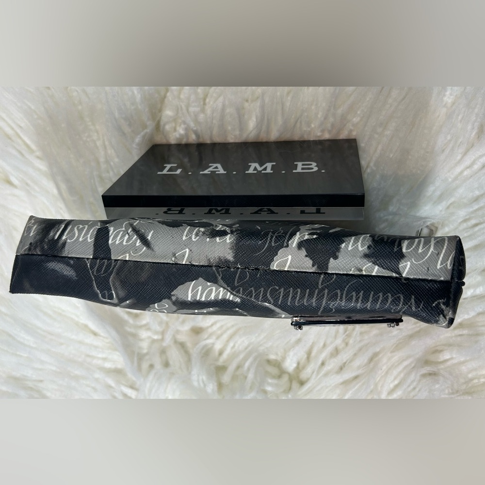 ❤️🔥L.A.M.B. Designer Roses Cosmetic Case❤️🔥 - Picture 8 of 9